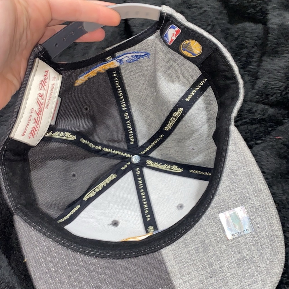 🛍️NBA Mitchell & Ness Golden State Warriors Hat! - Picture 4 of 4